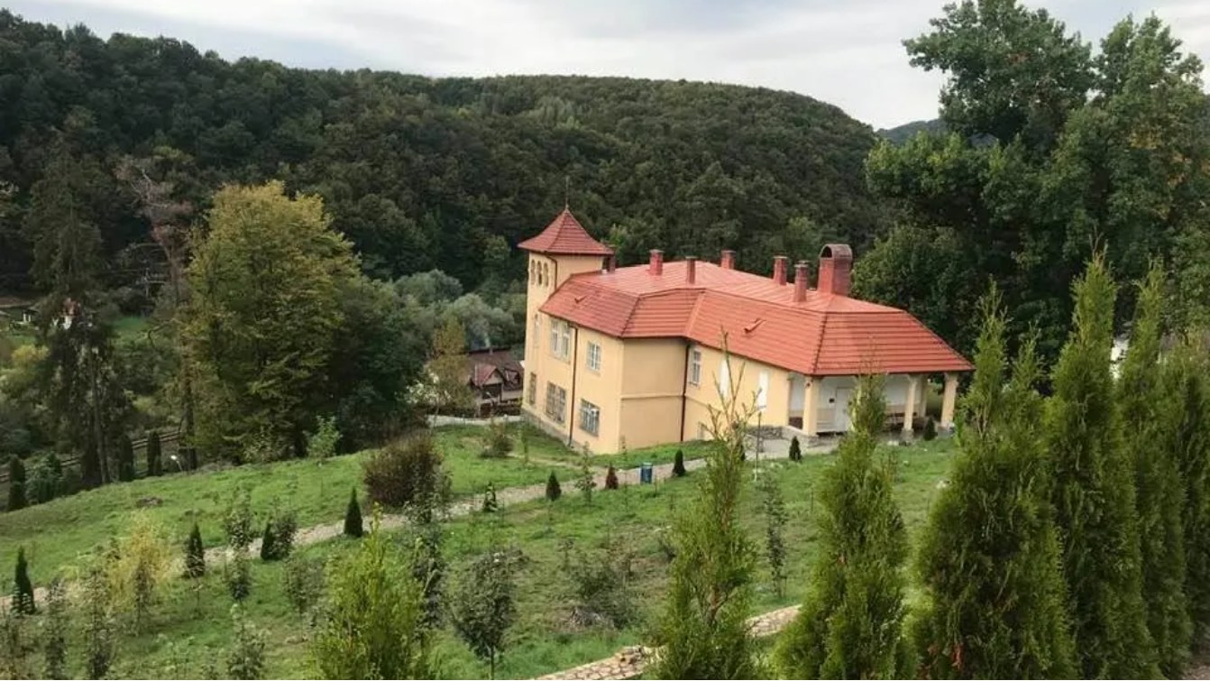 Investiții de aproape 16 milioane de euro la Muzeul „Octavian Goga” din Ciucea. Vicepreședintele CJ Cluj a verificat stadiul lucrărilor