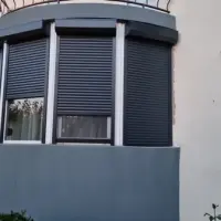 Soluții de protecție și design exterior de la V Shades: Închidere balcon și terasă, pergole și rulouri exterioare