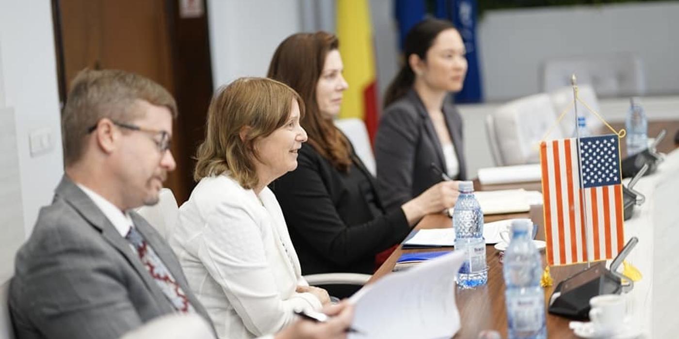 Marcel Boloş, întâlnire cu ambasadorul SUA în România – Ministrul a subliniat angajamentul ferm de a crea un climat prielnic pentru investitori şi de a asigura transparenţă şi stabilitate în mediul de afaceri