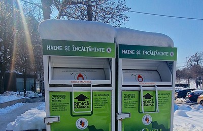 „Nu aruncați hainele vechi la ghene, ci în containerele speciale!”