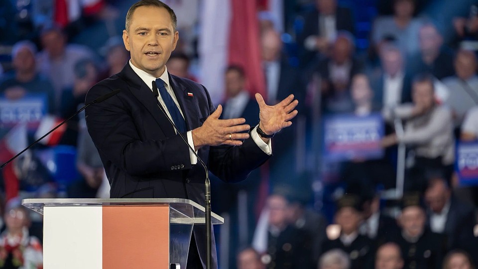 Polonia stă pe un butoi cu pulbere la nivel politic. Începe o nouă eră