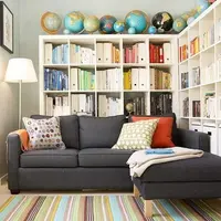 5 biblioteci pentru apartamente mici