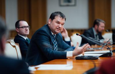 Cseke Attila: Senatul a corectat OUG 81/2023 care ar fi înfiinţat o nouă instituţie pentru verificarea achiziţiilor publice. În prezent, există două instituţii de control. UDMR nu susţine birocraţia