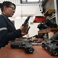 Războiul din Ucraina, beneficii de 679.000.000.000$ industriei de arme. România, achiziții de 10.000.000.000€
