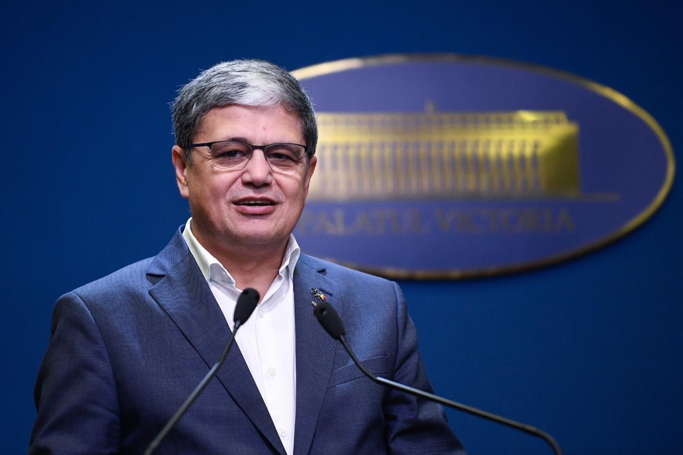 Noi măsuri pentru accelerarea implementării proiectelor cu fonduri europene, adoptate de Guvern. Boloş: Persoanele vulnerabile vor beneficia gratuit de reabilitarea termică a locuinţei/ Unităţile de cult vor putea reabilita patrimoniul istoric