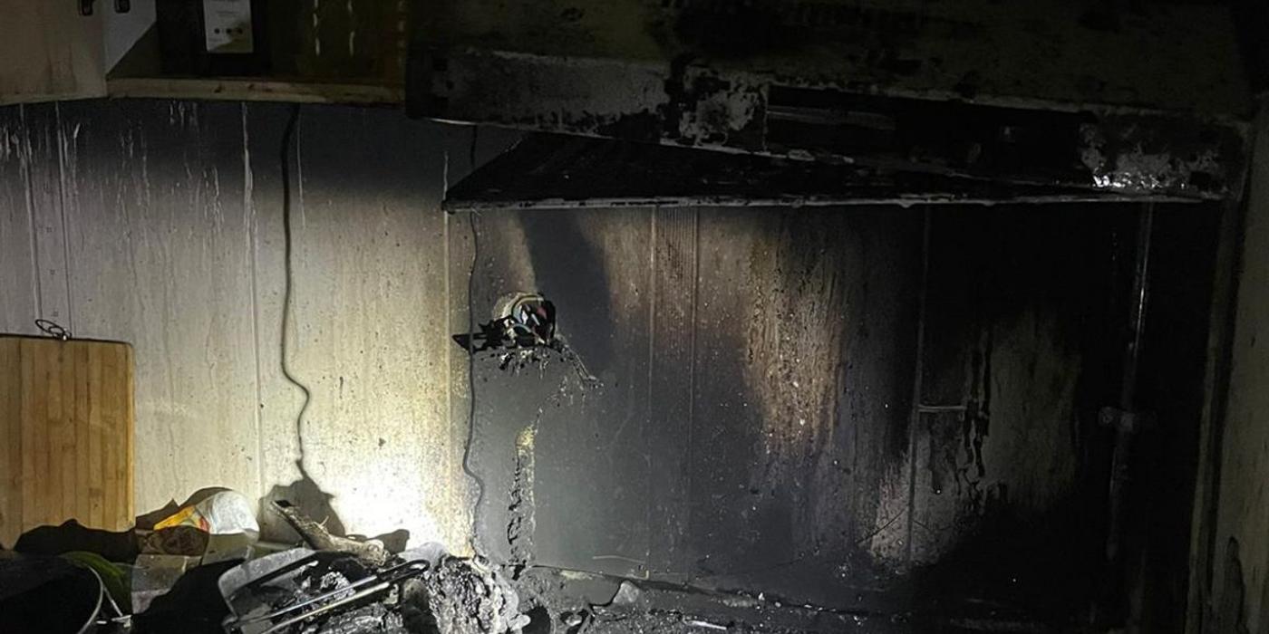 Incendiu noaptea trecută într-un apartament din Cluj-Napoca din cauza unei cratițe cu mâncare uitată pe aragaz