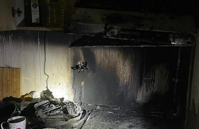 Incendiu noaptea trecută într-un apartament din Cluj-Napoca din cauza unei cratițe cu mâncare uitată pe aragaz