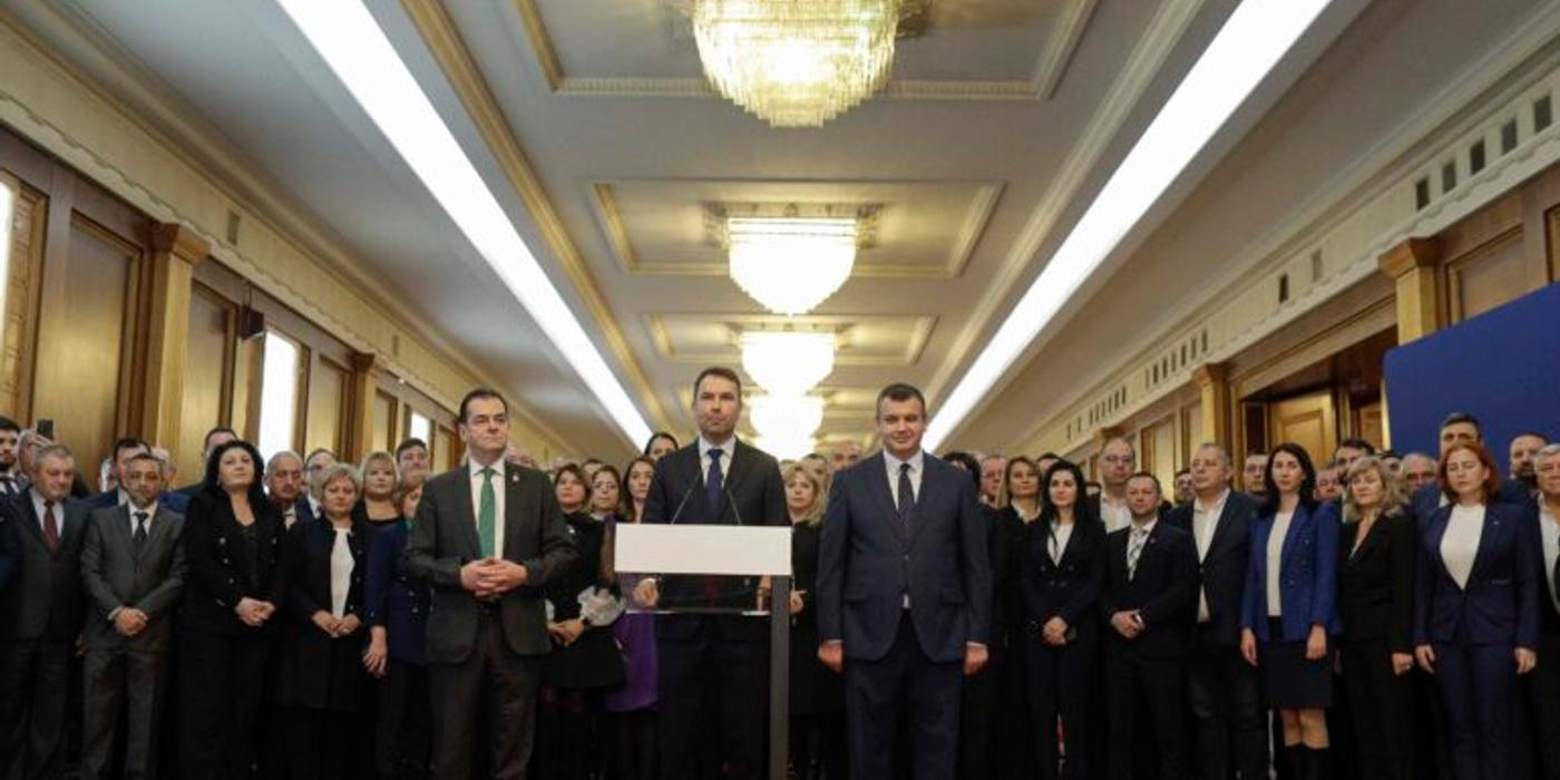 Dreapta Unită şi-a lansat programul: Le promite românilor „o alternativă reală la corupţia şi risipa PSD-PNL”