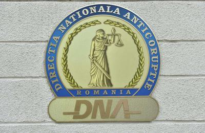 Inspectorul-şef adjunct al ITM Bihor, reţinut pentru luare de mită / Ar fi luat între 2.000 şi 4.000 de lei de la mai mulţi oameni de afaceri pentru a nu aplica sancţiuni în urma controalelor