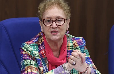 Renate Weber e Avocatul Poporului cu mandat expirat de 18 luni. Are 3 pensii de 5.000€/lună și 2.400€ salariu
