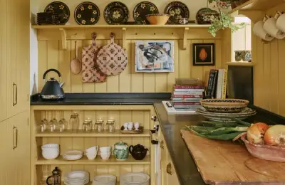 Bucătării galbene 2026: tendințe și idei pentru un spațiu plin de energie