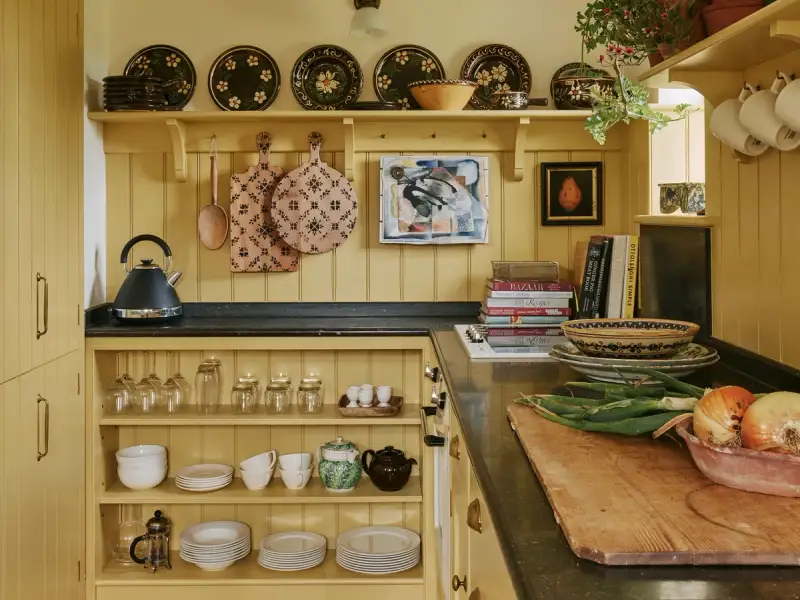 Bucătării galbene 2026: tendințe și idei pentru un spațiu plin de energie