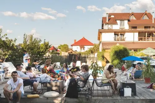 Prima Ediție a festivalului „Un nas și-o gură” la Curtea de Argeș: O sărbătoare a vinului și a prieteniei