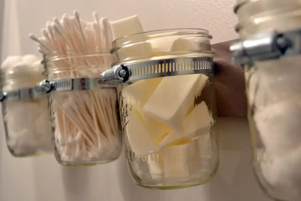 10 solutii de depozitare handmade pentru bai