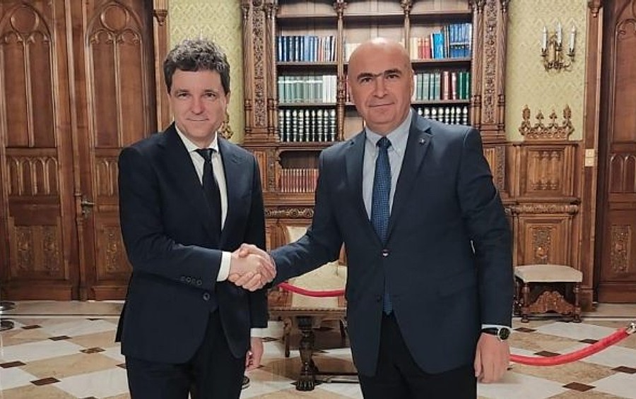 Euro a depășit pragul de 5,1 lei: În spațiul public se acreditează ideea că ar fi din cauza debarcării Guvernului Bolojan | Românii au fost speriați cu aceeași marotă și la alegerile prezidențiale din 2025