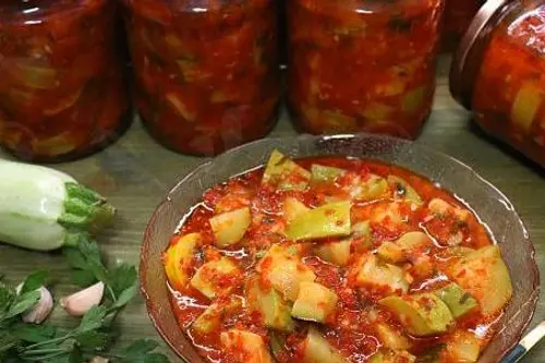 Salată de dovlecei marinați cu sos de ardei, o rețetă inspirată de LaLena.ro