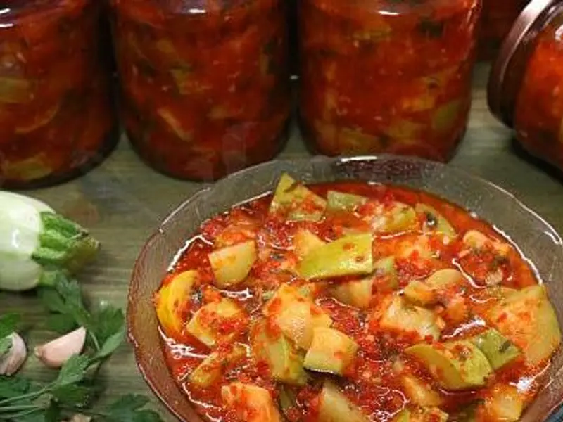 Salată de dovlecei marinați cu sos de ardei, o rețetă inspirată de LaLena.ro