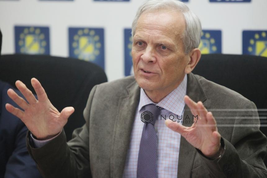 Stolojan, despre noul pachet de măsuri fiscale: Şi eu sunt nemulţumit şi sunt foarte mulţi oameni nemulţumiţi pe diferite bucăţele din acest proiect de lege