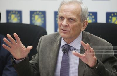 Stolojan, despre noul pachet de măsuri fiscale: Şi eu sunt nemulţumit şi sunt foarte mulţi oameni nemulţumiţi pe diferite bucăţele din acest proiect de lege