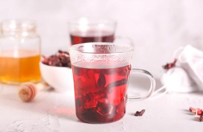 Ce beneficii și efecte adverse are ceaiul de hibiscus asupra organismului