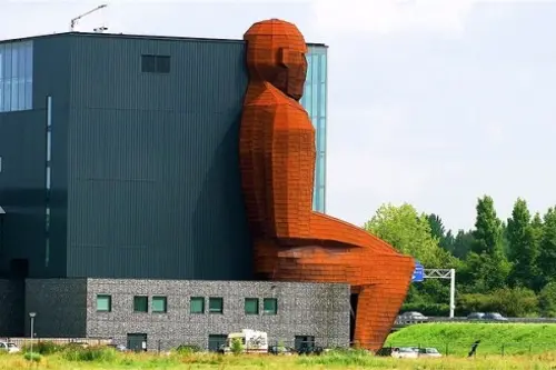 13 cladiri ciudate, de prin lume adunate. Bucurestiul are o prezenta in top!