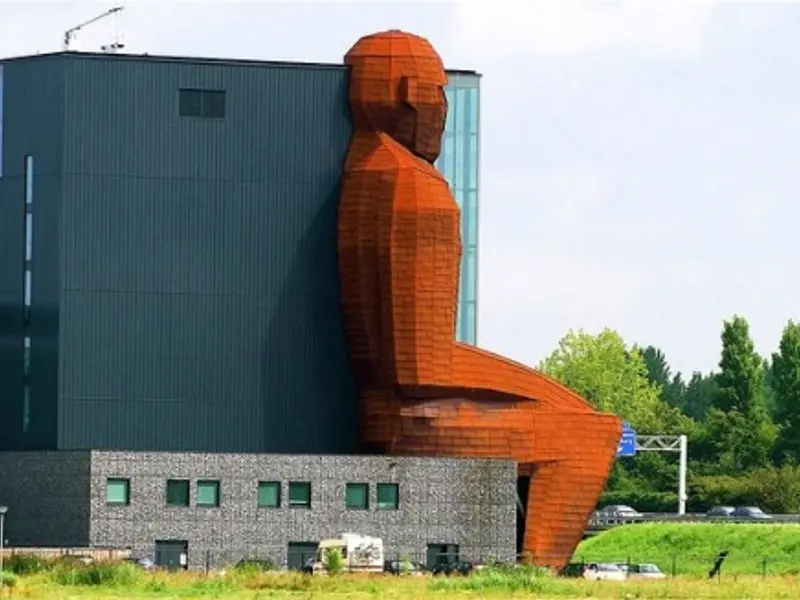 13 cladiri ciudate, de prin lume adunate. Bucurestiul are o prezenta in top!