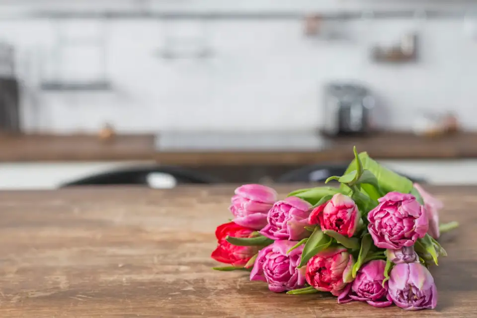 How to Bloom Your Kitchen for a Pleasant Cooking Space