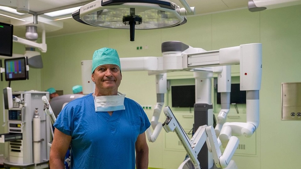 Chirurgie robotică de ultimă generație la Spitalul Privat Döbling: Sistemul de chirurgie robotică Da Vinci Xi