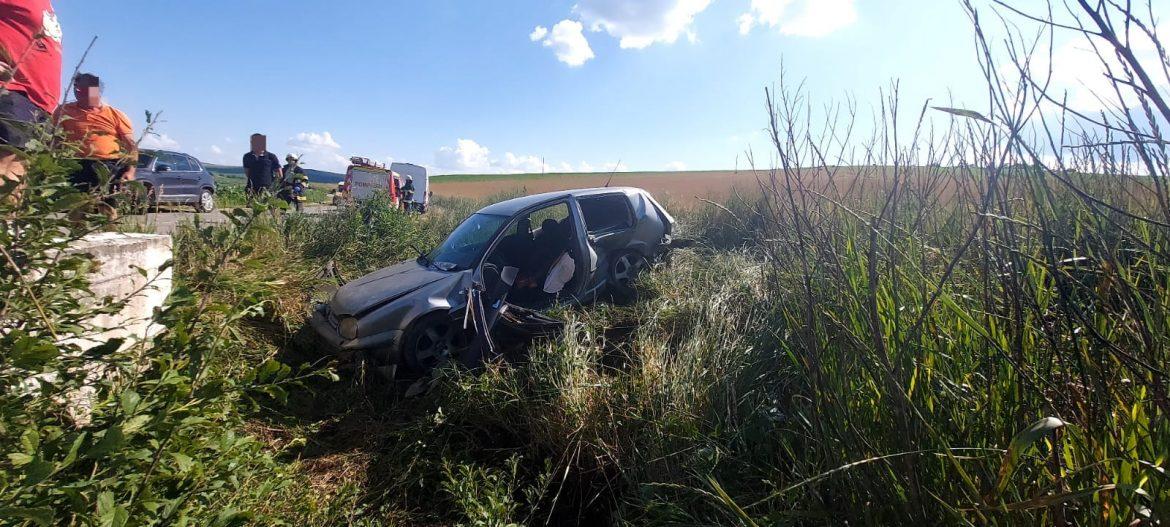 Un tânăr a ajuns la spital, după ce s-a răsturnat cu mașina la ieșire din localitatea Cojocna
