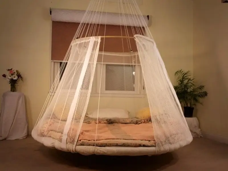 O idee nemaipomenita de relaxare: “Patul plutitor”, inventie John Huff