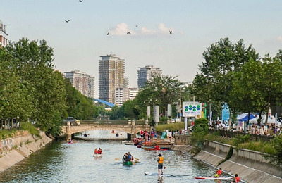 Orașul văzut de pe apă: Începe „Dâmbovița Apă Dulce” cu plimbări gratuite cu caiacul