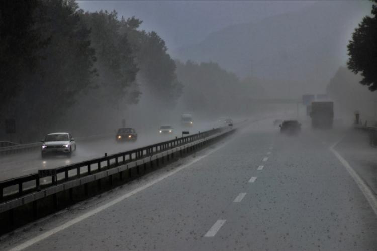 Șoferii care circulă pe Autostrada Transilvania, pe tronsonul Turda Borș, sfătuiți să reducă viteza