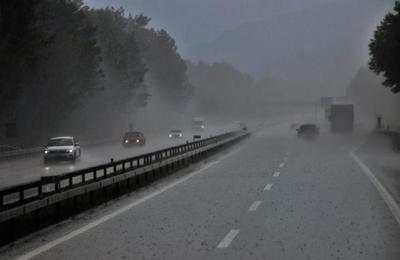 Șoferii care circulă pe Autostrada Transilvania, pe tronsonul Turda Borș, sfătuiți să reducă viteza