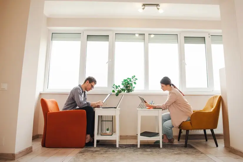 Sfaturi pentru a crea acasă un birou funcțional pentru două persoane