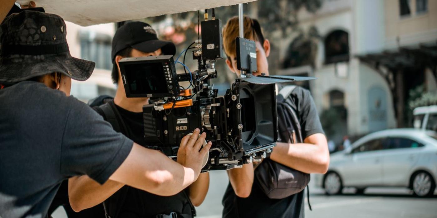 Prin colaborarea cu o casă de producție video, îți vei vedea visul în fața ochilor, la propriu și la figurat!