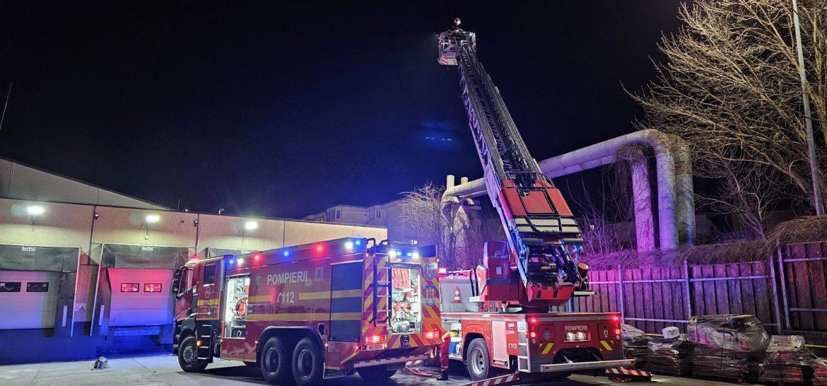 Un incendiu de vegetație uscată s-a produs aseară pe strada Fabricii din Cluj-Napoca