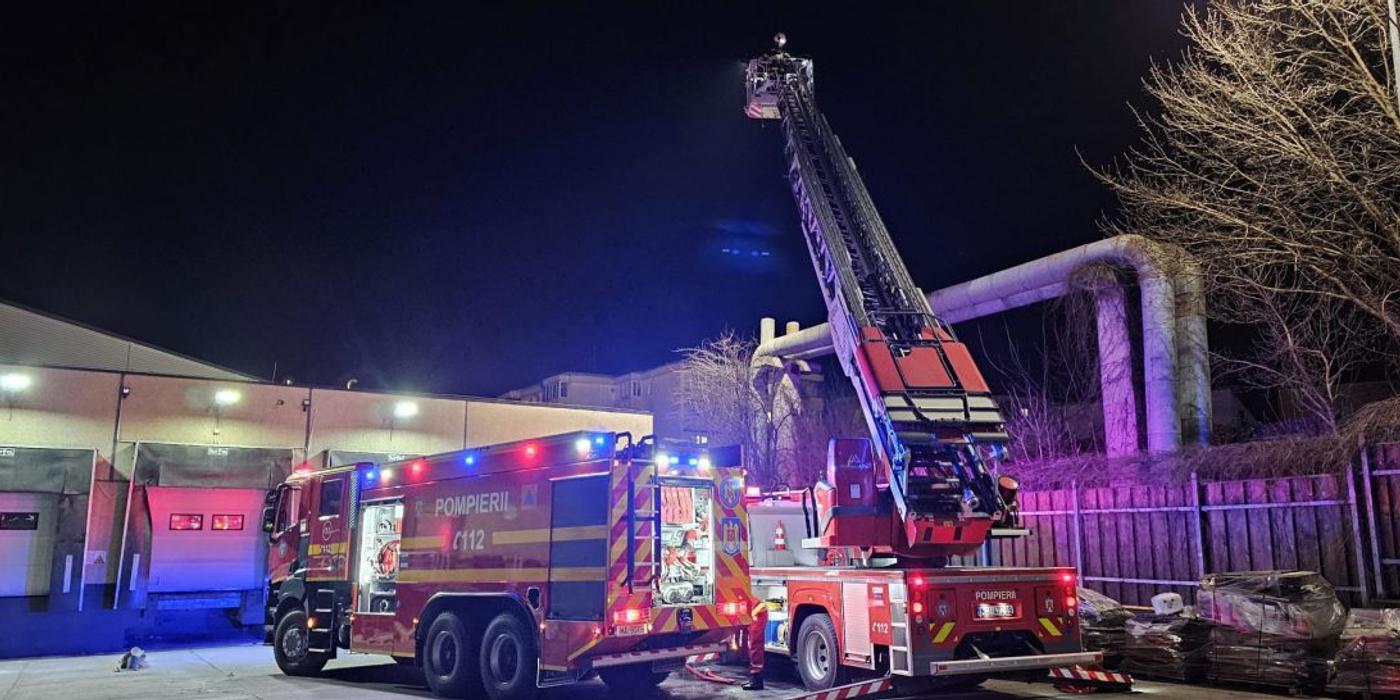 Un incendiu de vegetație uscată s-a produs aseară pe strada Fabricii din Cluj-Napoca