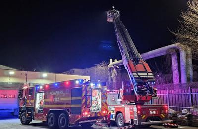 Un incendiu de vegetație uscată s-a produs aseară pe strada Fabricii din Cluj-Napoca