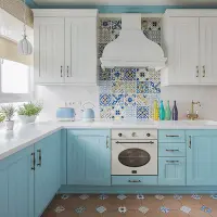 Amenajare impresionanta cu accente de turcoaz pentru un apartament luminos