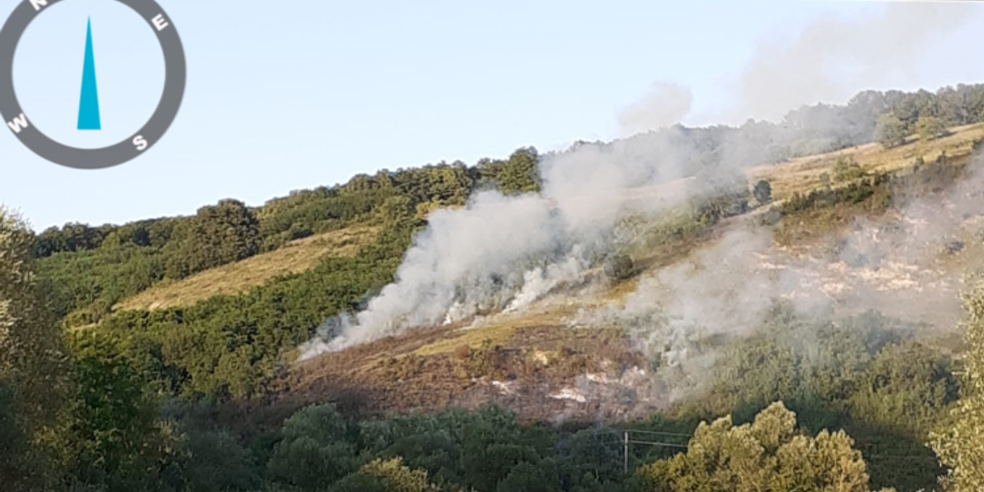 Incendiu de vegetație, miercuri seara, în apropierea localității Sântioana din comuna Țaga