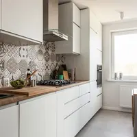 Idei de amenajare pentru o bucatarie lunga si ingusta