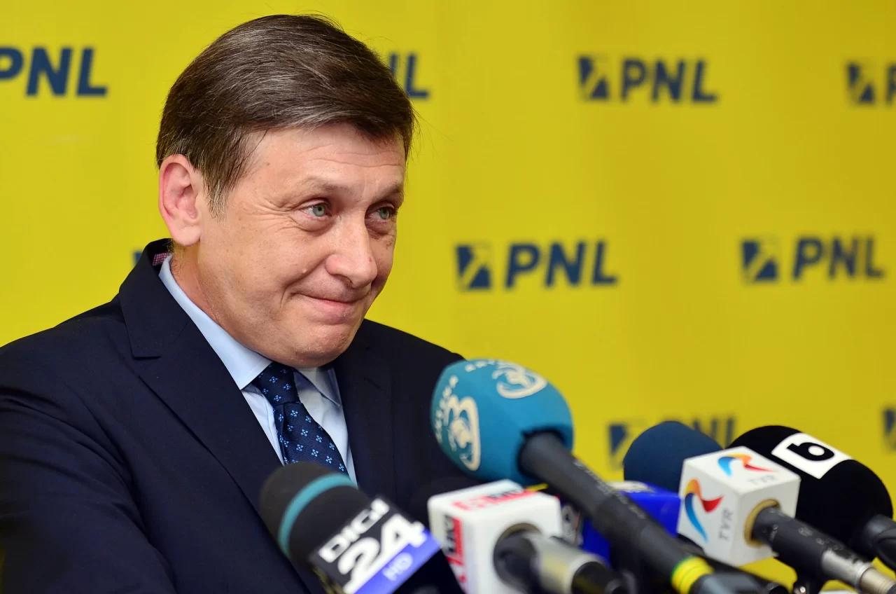Crin Antonescu îi acuză pe Simion și Șoșoacă că sunt convenabili Kremlinului