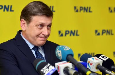 Crin Antonescu îi acuză pe Simion și Șoșoacă că sunt convenabili Kremlinului