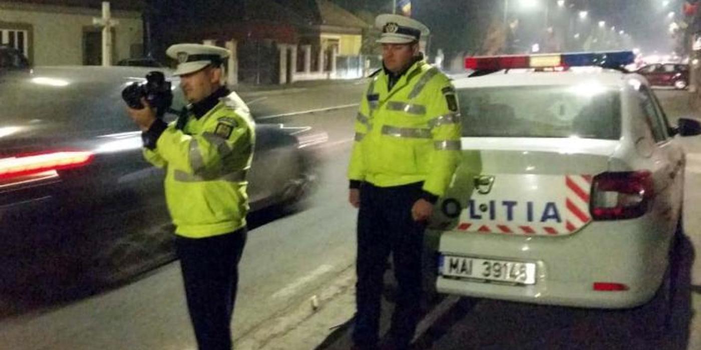 Un șofer în vârstă de 22 de ani, din Bistrița Năsăud, a fost prins de polițiști circulând în Jucu, cu peste 200 km/h
