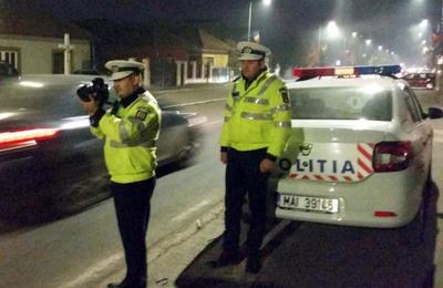 Un șofer în vârstă de 22 de ani, din Bistrița Năsăud, a fost prins de polițiști circulând în Jucu, cu peste 200 km/h