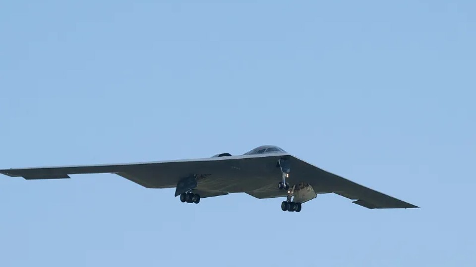 Cum se pregătesc piloții SUA pentru misiuni de 40 de ore cu B-2, bombardierul de 2.000.000.000$