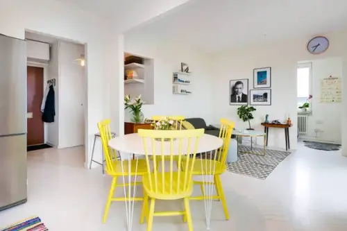 O locuinta mica si cocheta cu accente galbene