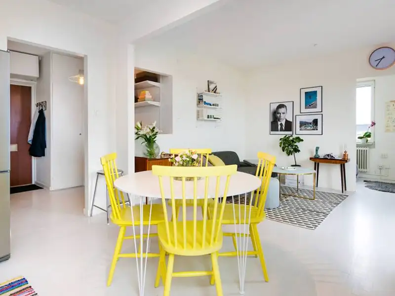 O locuinta mica si cocheta cu accente galbene