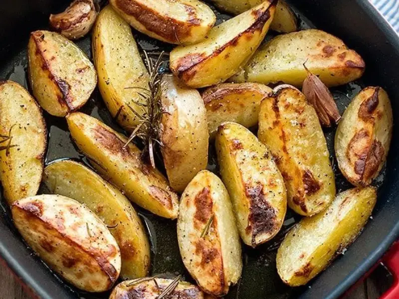 Cartofi la cuptor: Rețeta din Italia, infailibilă, și secretele pentru un rezultat perfect