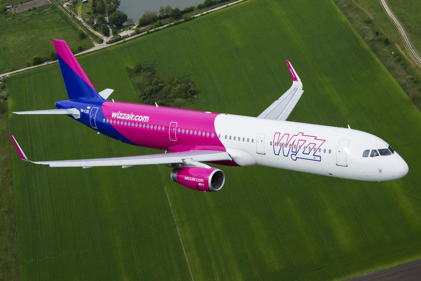 Incident la decolare pe aeroportul din Iaşi: Un avion Wizz Air a lovit o pasăre, pilotul luând decizia ca aparatul să revină la sol pentru verificări tehnice
